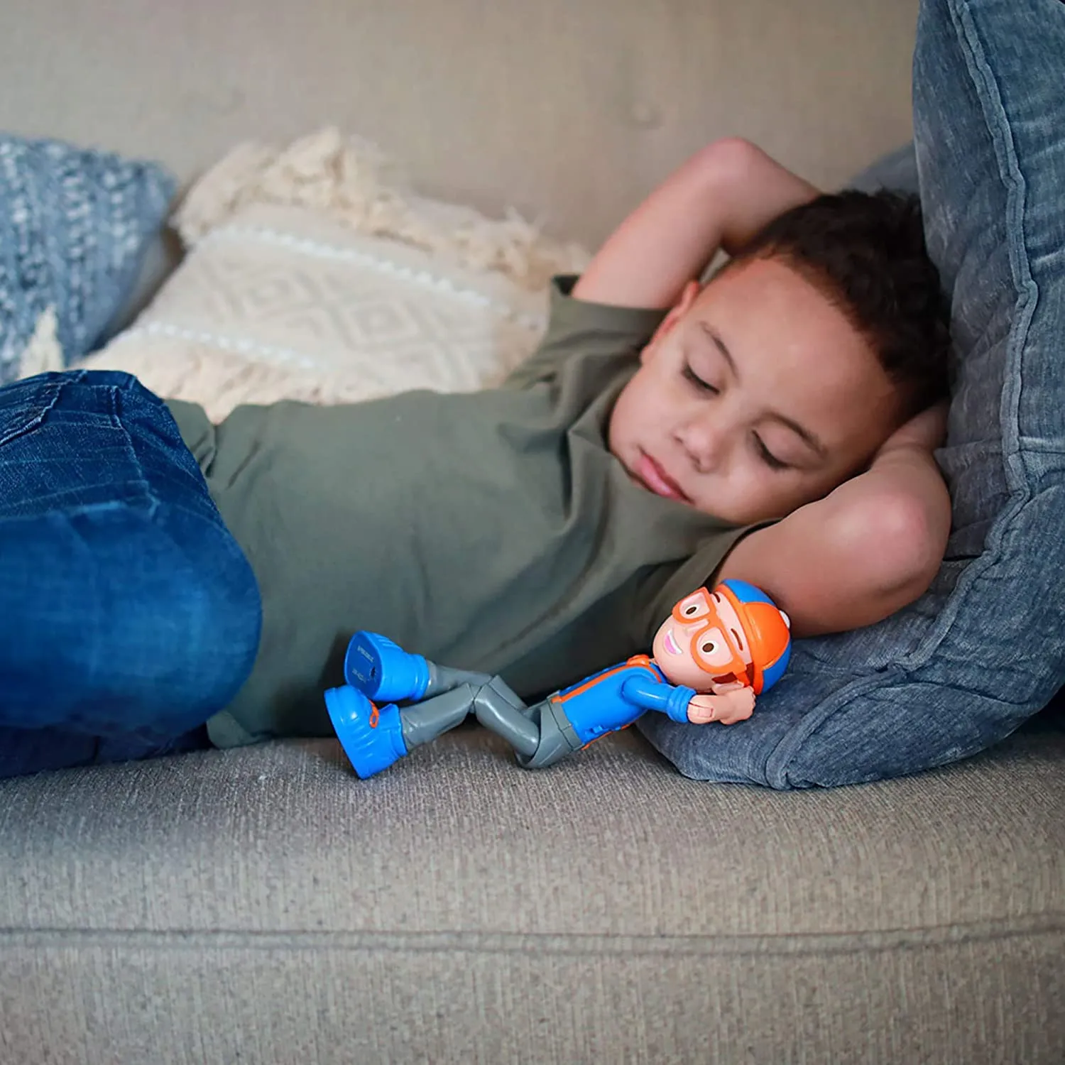 Blippi Talking Figure, 9-inch Articulated Toy with 8 Sounds and Phrases, Poseable Figure Inspired by Popular YouTube Edutainer